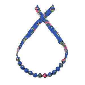 Halsband av träpärlor och bomull